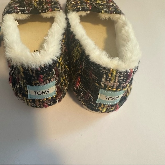 Tom’s woman’s alpargara slip on Sherpa lined shoes. - Picture 6 of 6